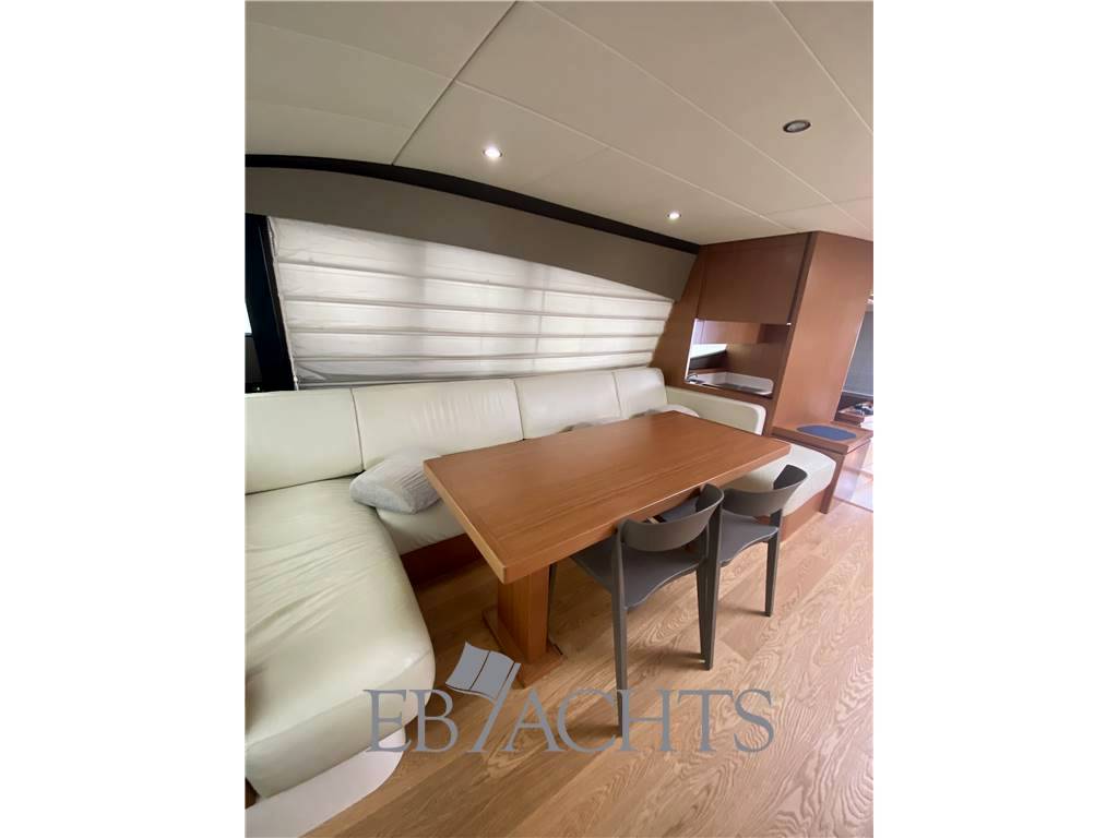 Ferretti yachts 592