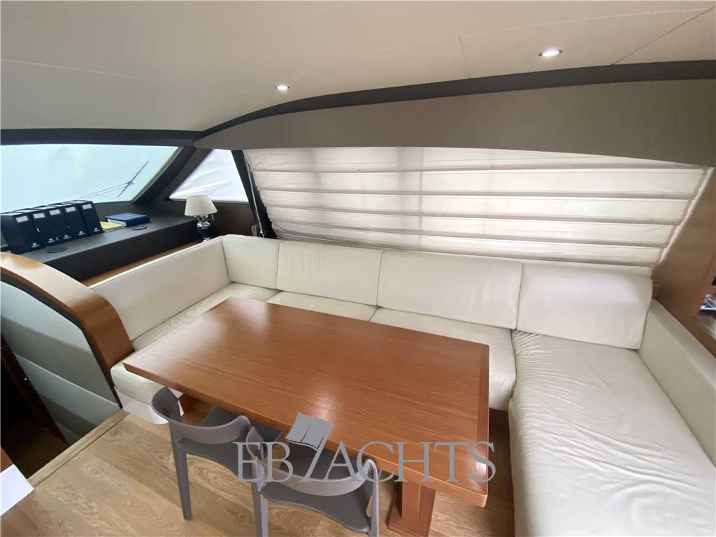 Ferretti yachts 592