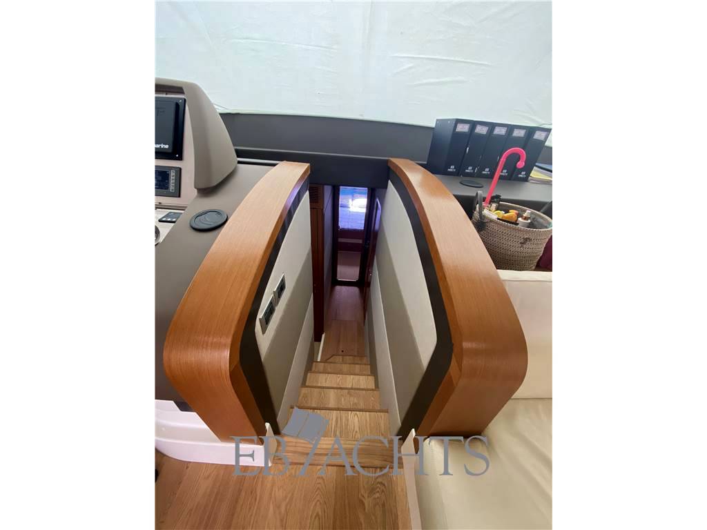 Ferretti yachts 592