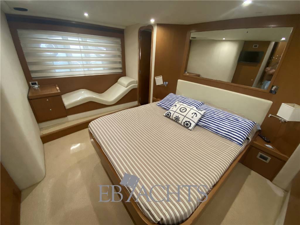 Ferretti yachts 592