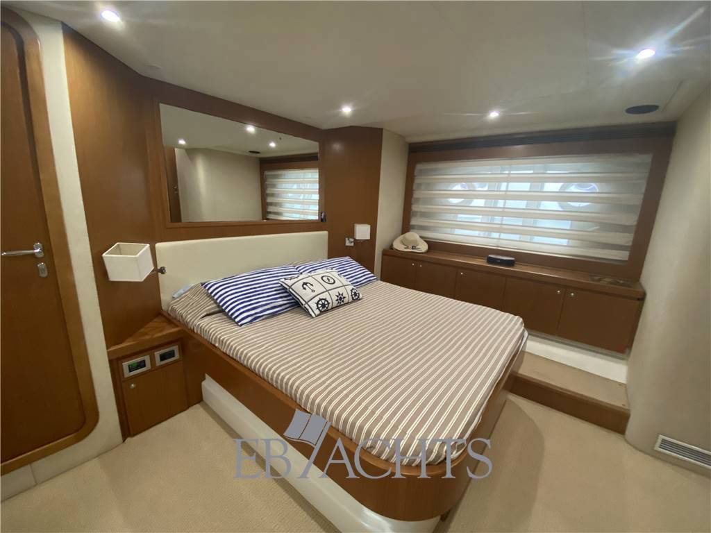 Ferretti yachts 592