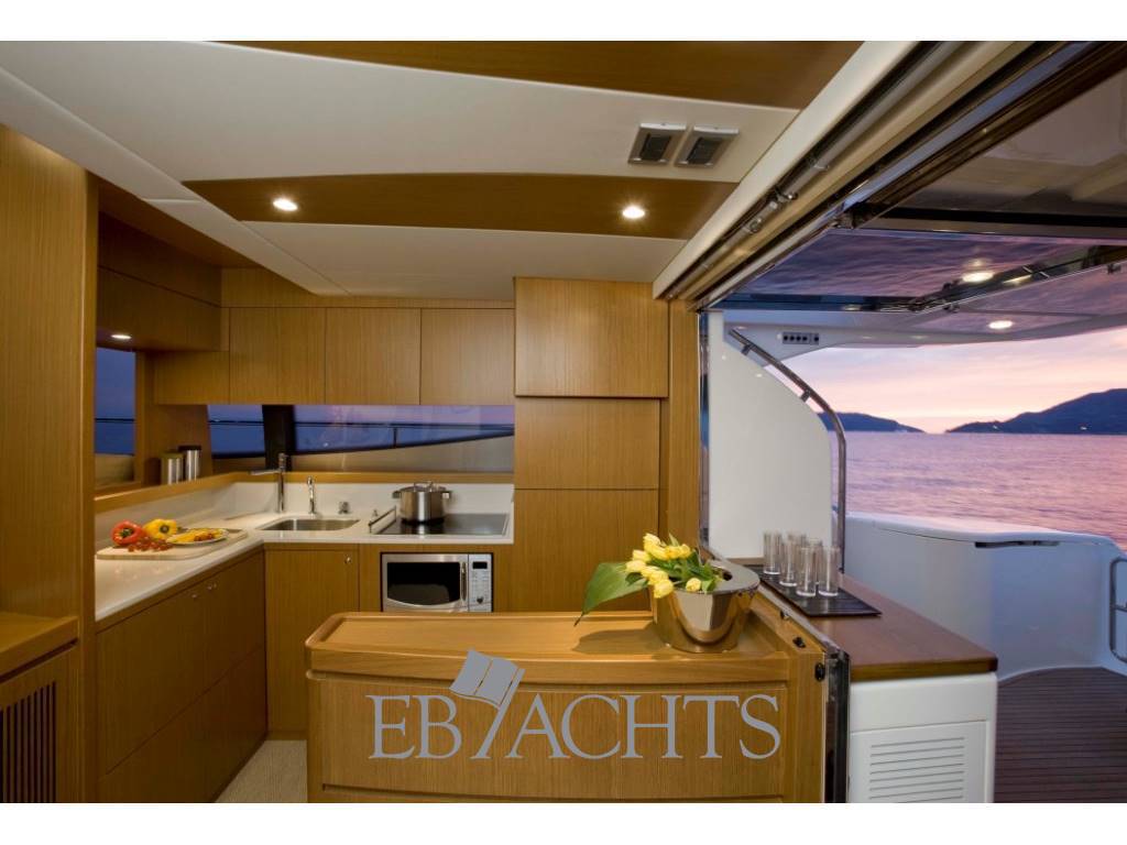 Ferretti yachts 592