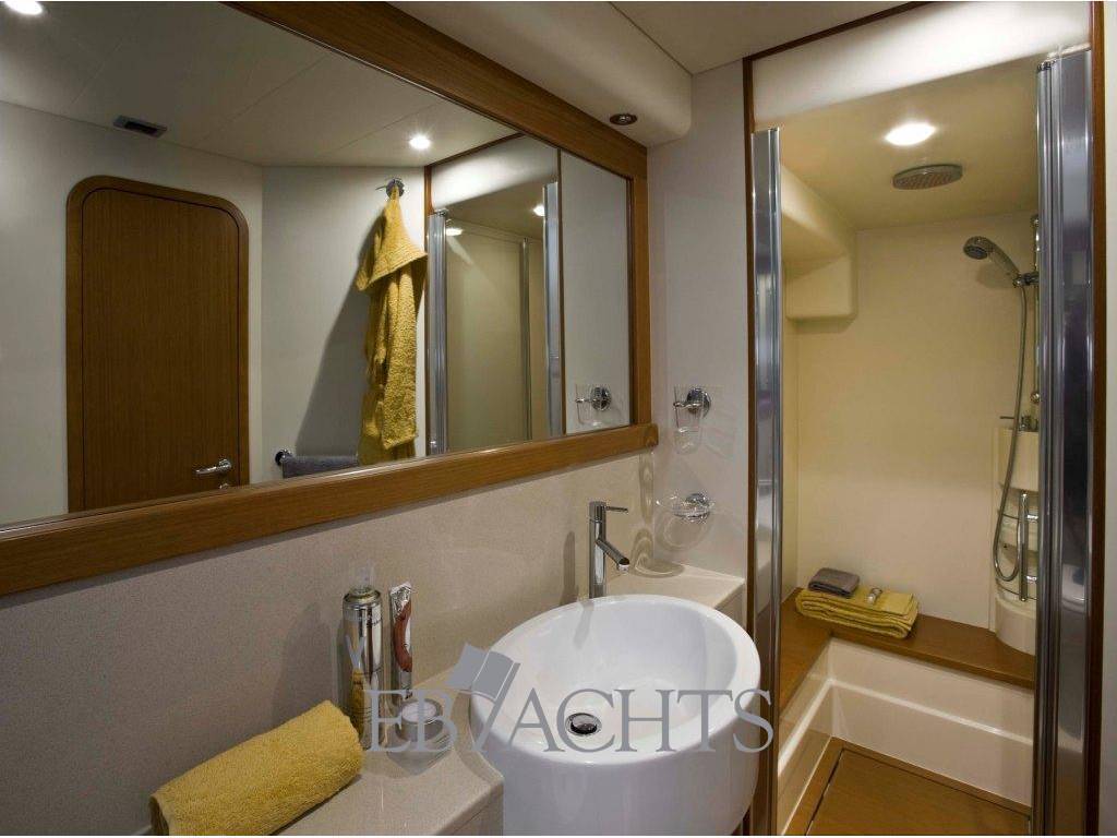 Ferretti yachts 592