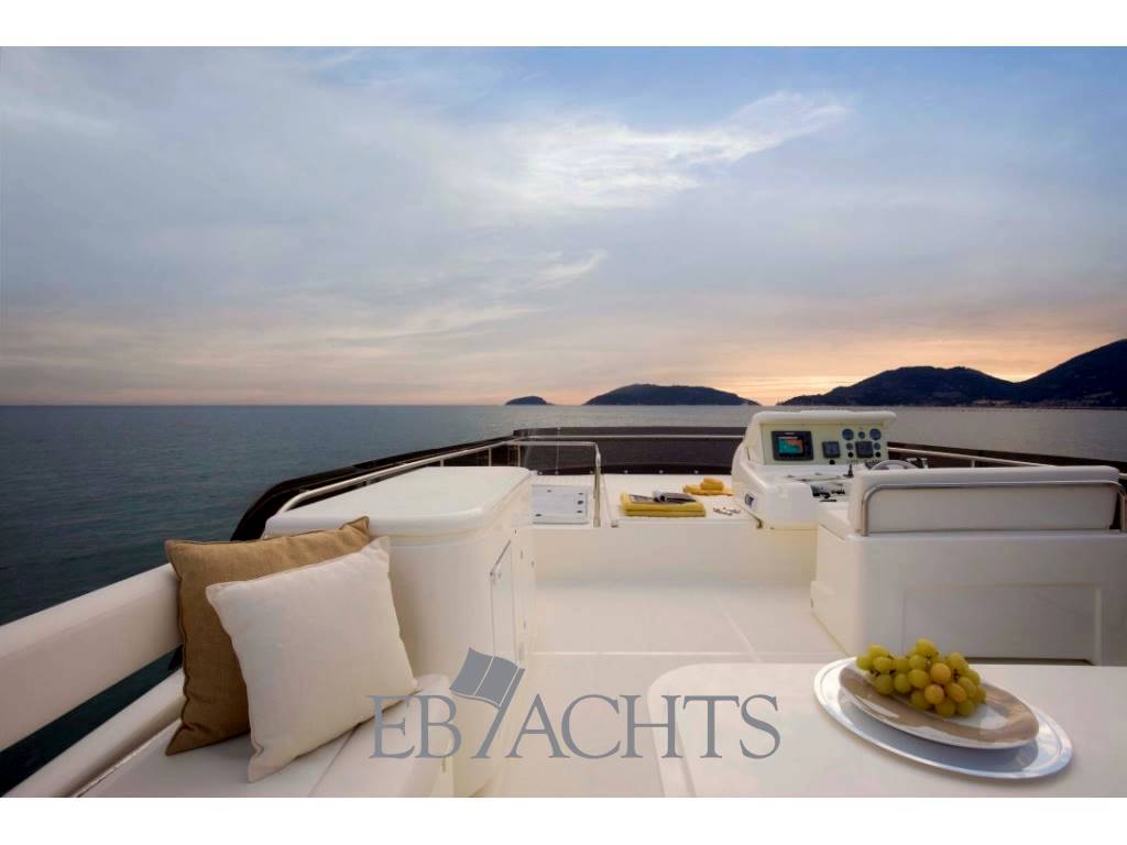 Ferretti yachts 592