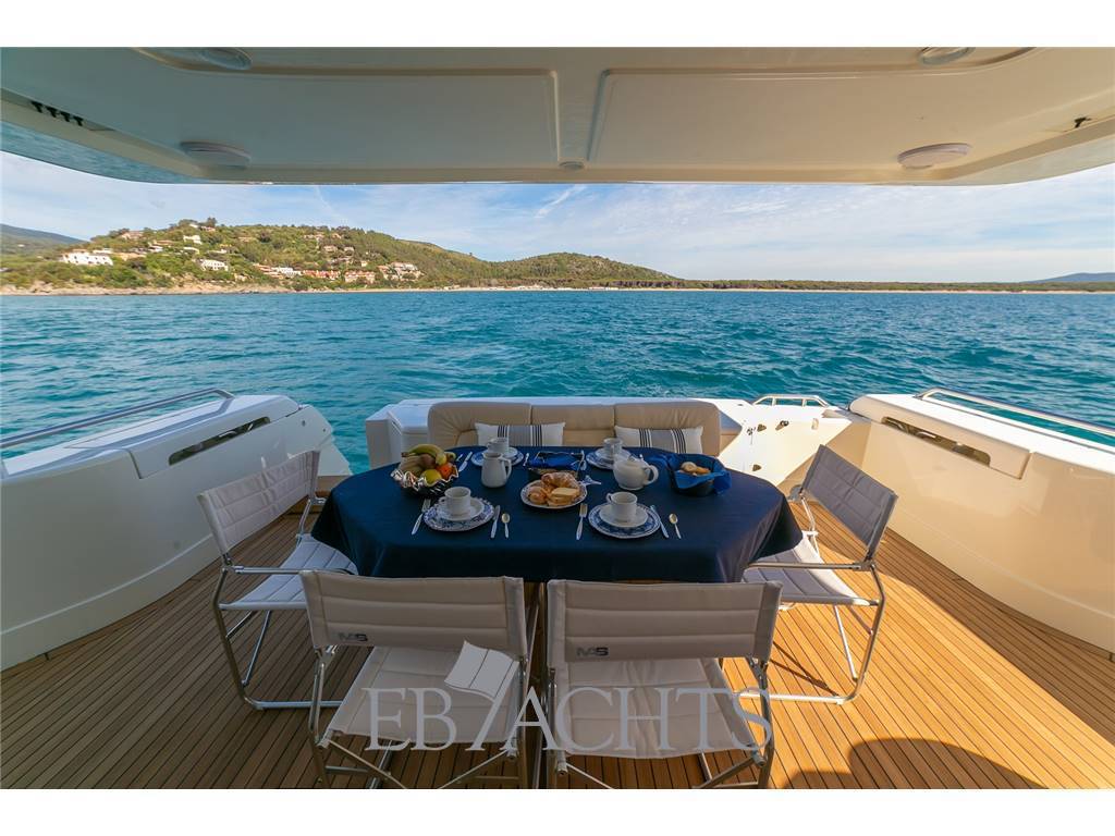 Ferretti yachts 72