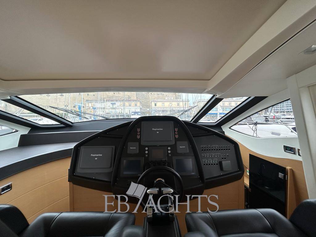 Pershing 72