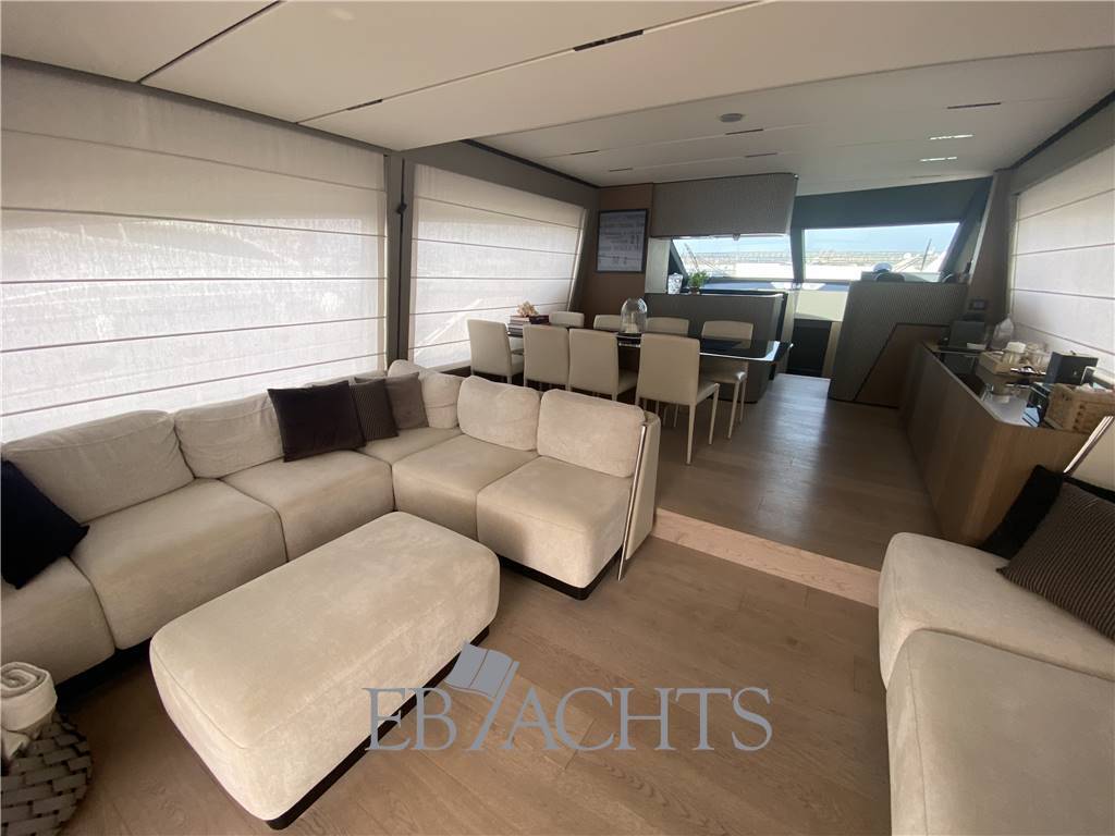 Ferretti yachts 720