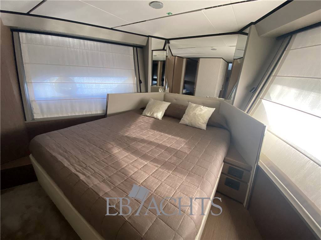 Ferretti yachts 720