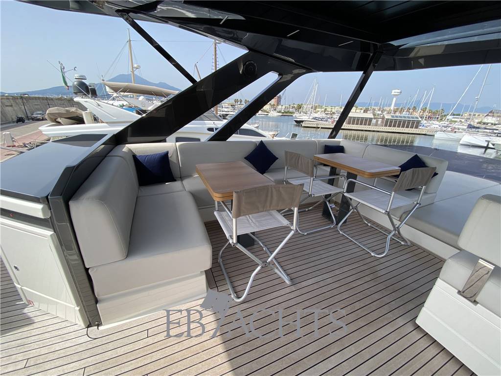 Ferretti yachts 720