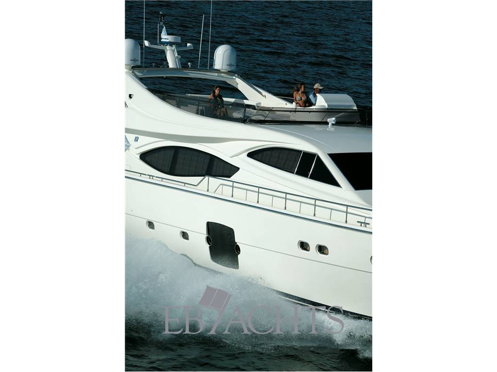 Ferretti yachts 761