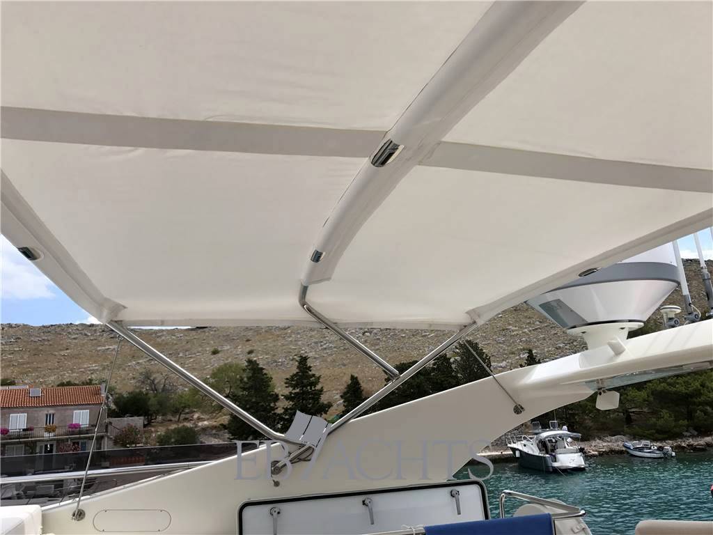 Ferretti yachts 761