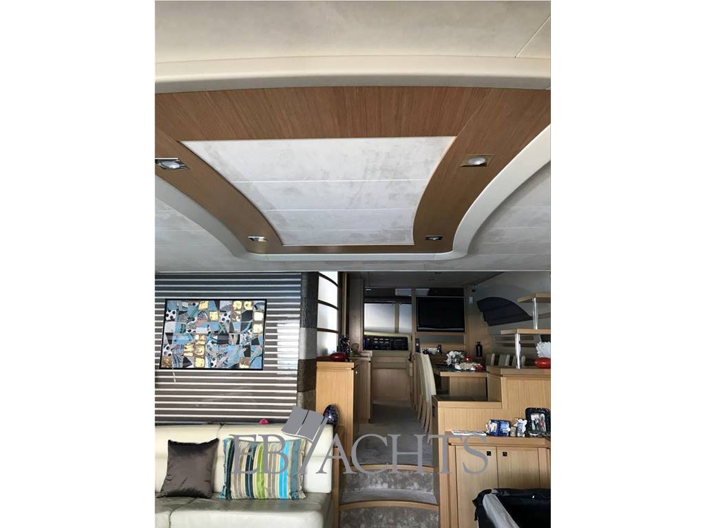 Ferretti yachts 761