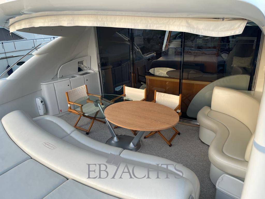 Pershing 76