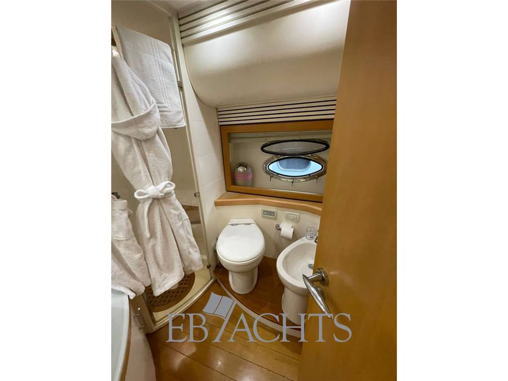 Pershing 76