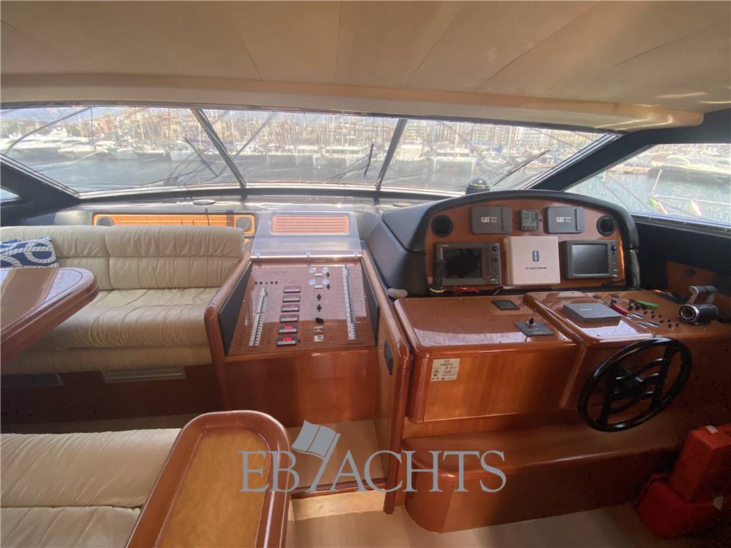 Ferretti yachts 810