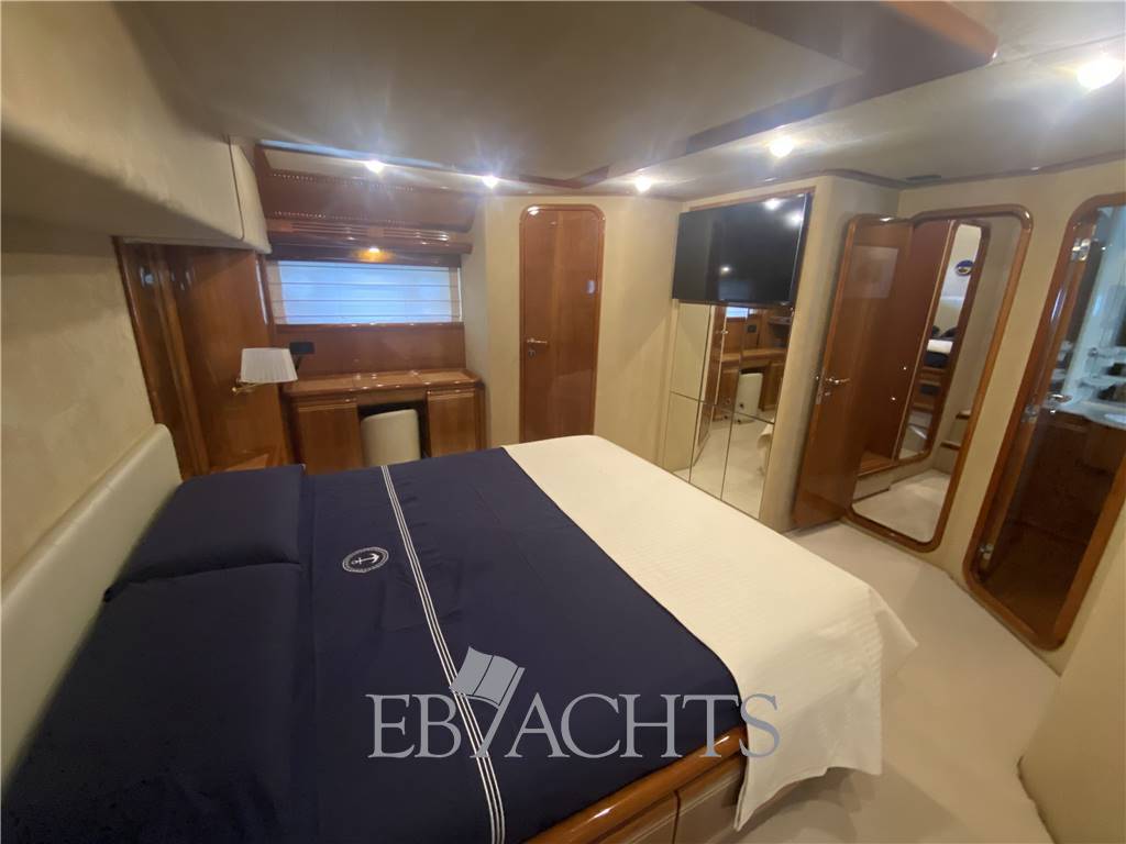 Ferretti yachts 810