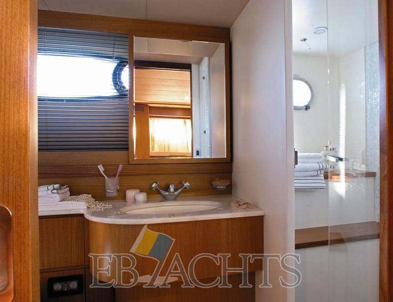 Ferretti yachts Altura 690