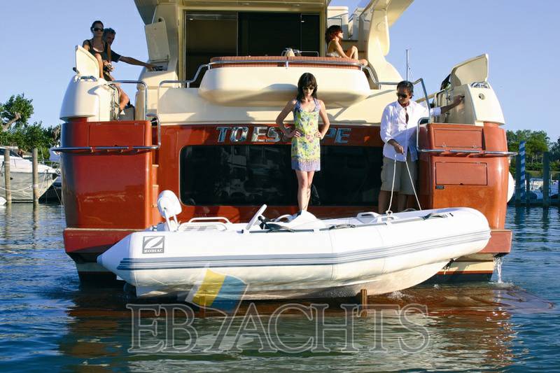 Ferretti yachts Altura 690