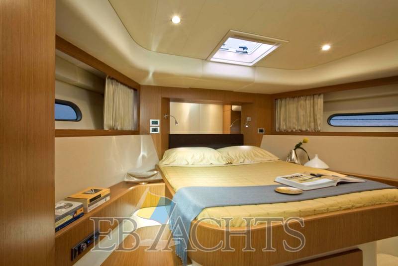 Ferretti yachts 592
