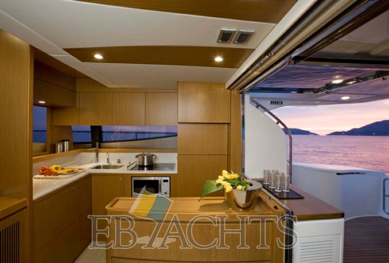 Ferretti yachts 592