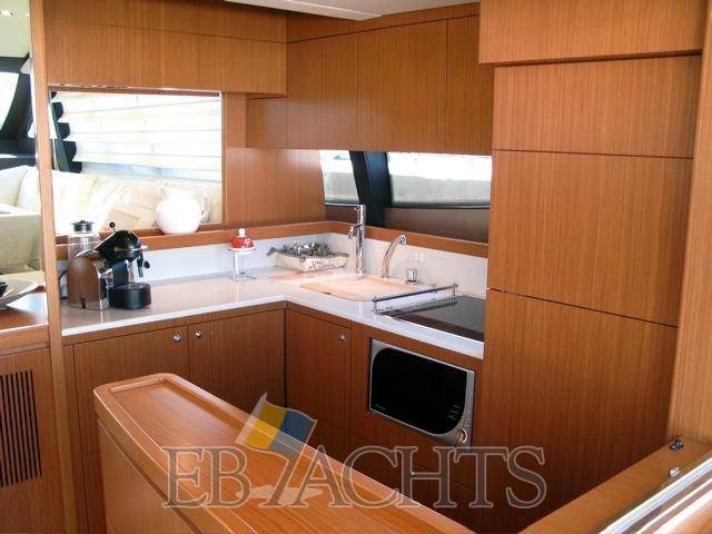 Ferretti yachts 592