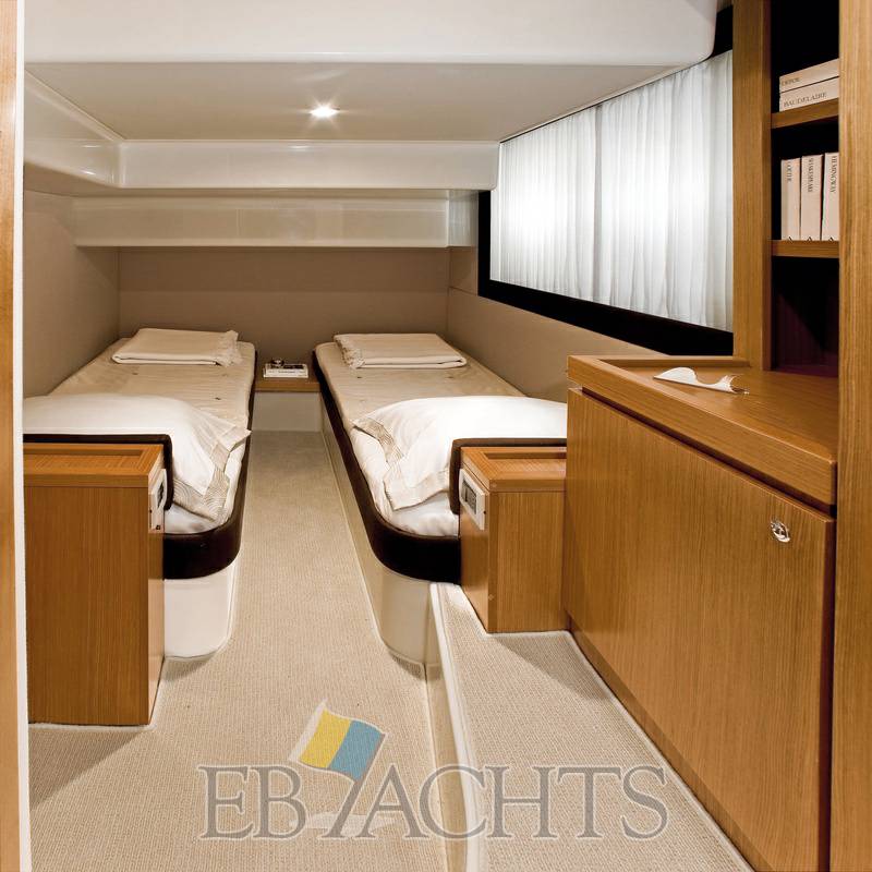 Ferretti yachts 470