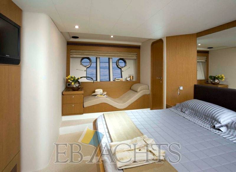 Ferretti yachts 592
