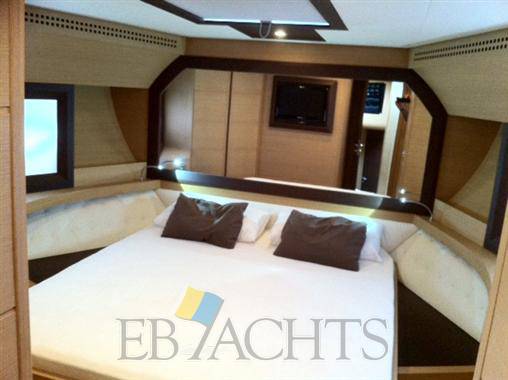 Pershing 72