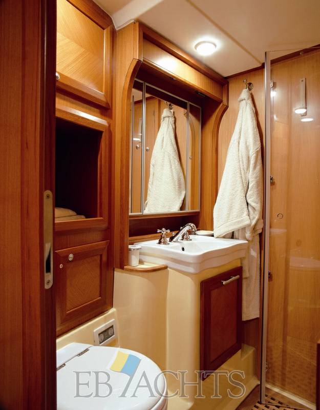Mochi craft Dolphin 44