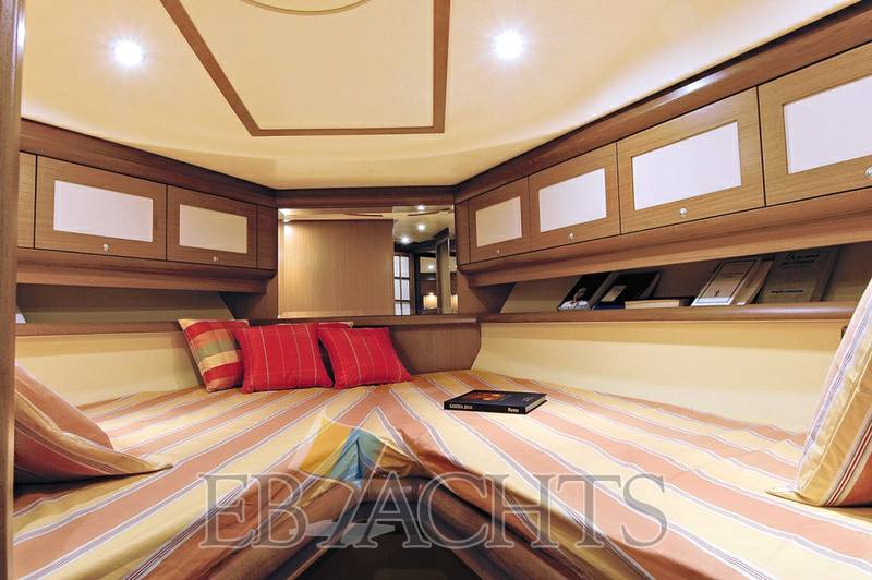 Mochi craft Dolphin 44