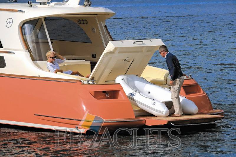 Mochi craft Dolphin 44