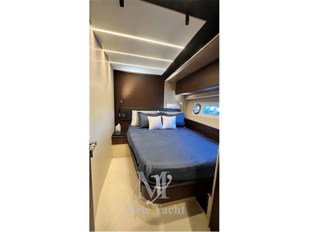 Azimut 72 fly
