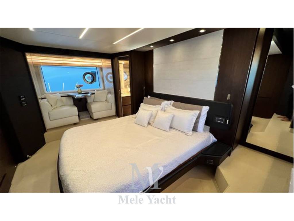 Azimut 72 fly