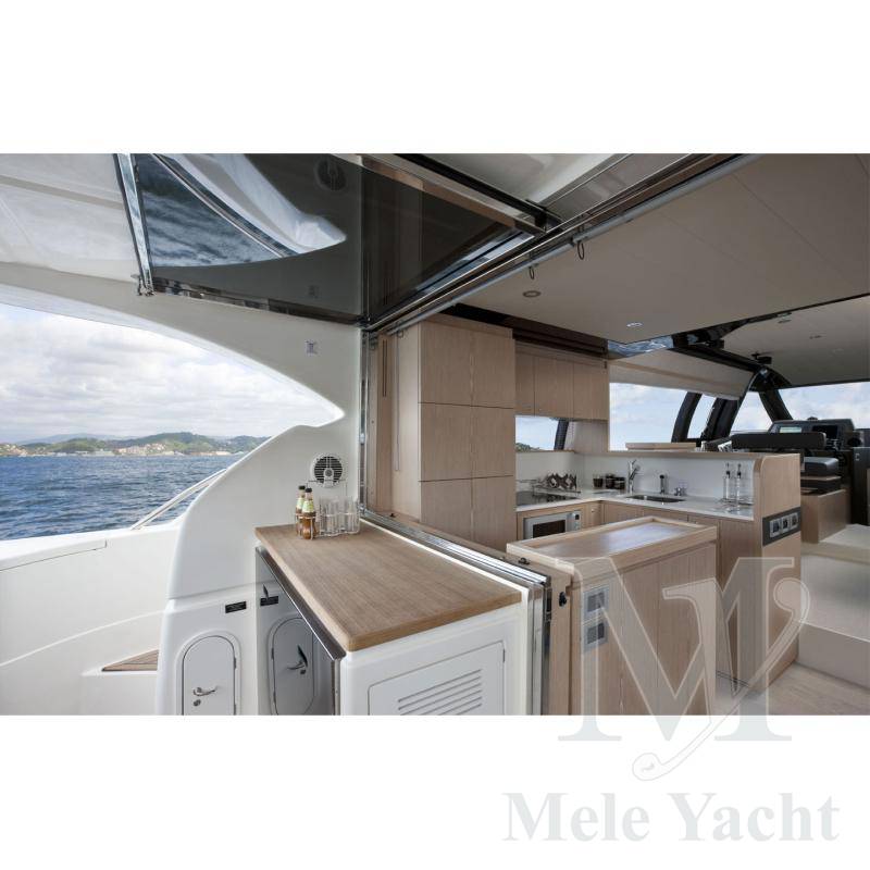 Ferretti 570