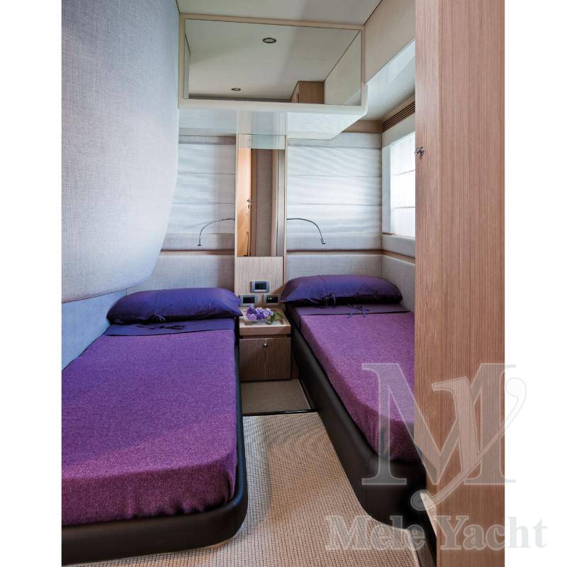 Ferretti 570