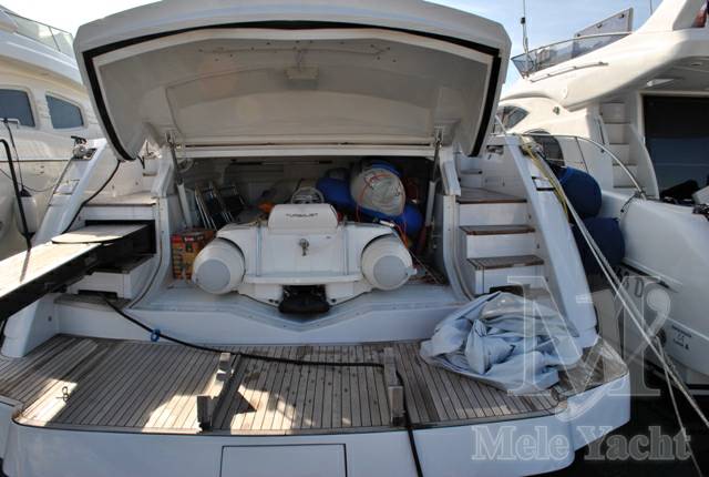 Pershing yacht 64