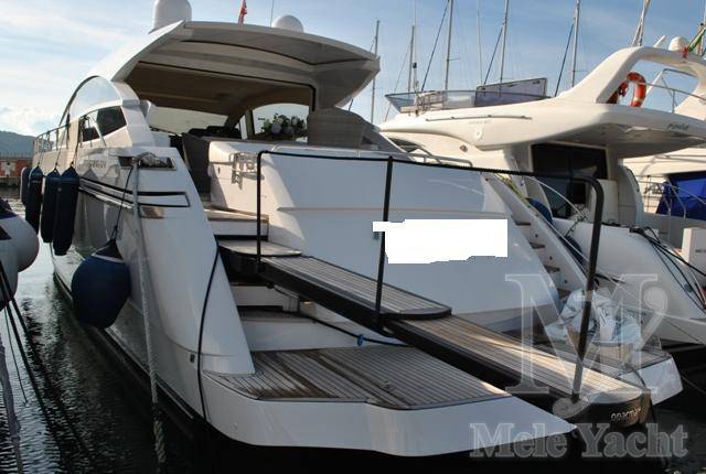 Pershing yacht 64