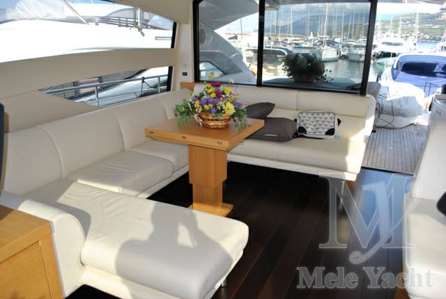 Pershing yacht 64