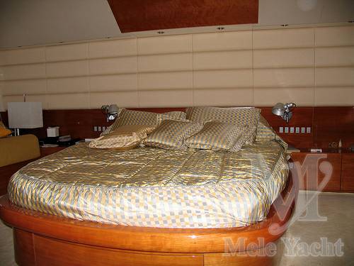 Aicon yacht spa 64 fly