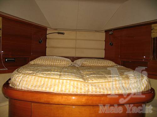 Aicon yacht spa 64 fly