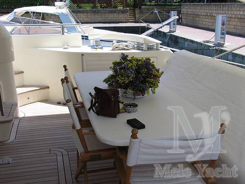 Aicon yacht spa 64 fly