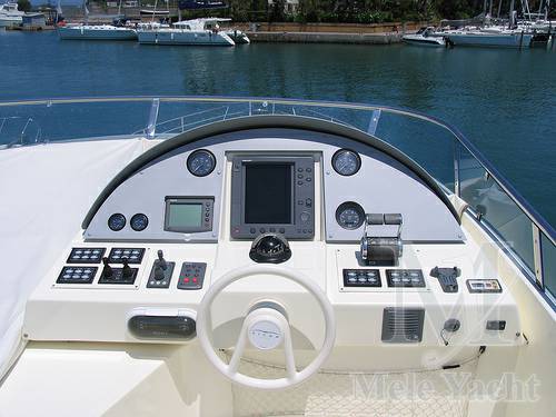 Aicon yacht spa 64 fly