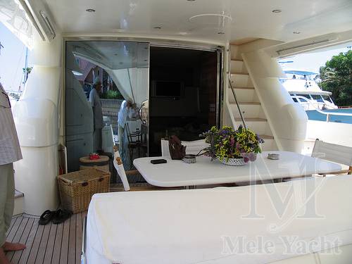 Aicon yacht spa 64 fly