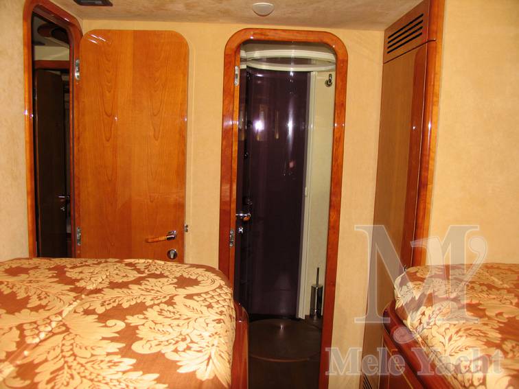 Ferretti 72