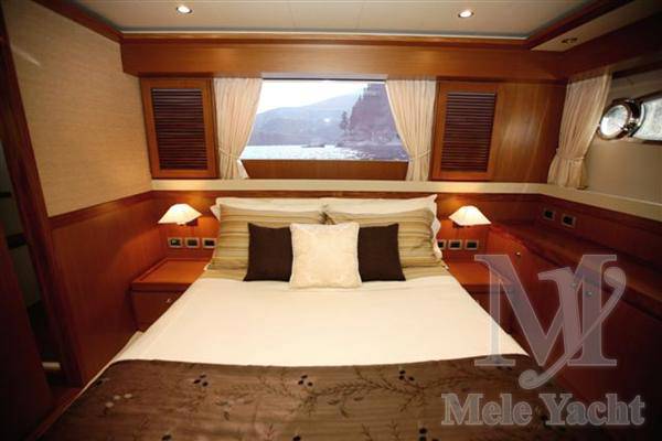 Ferretti yachts Altura 690