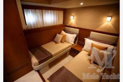 Ferretti yachts Altura 690