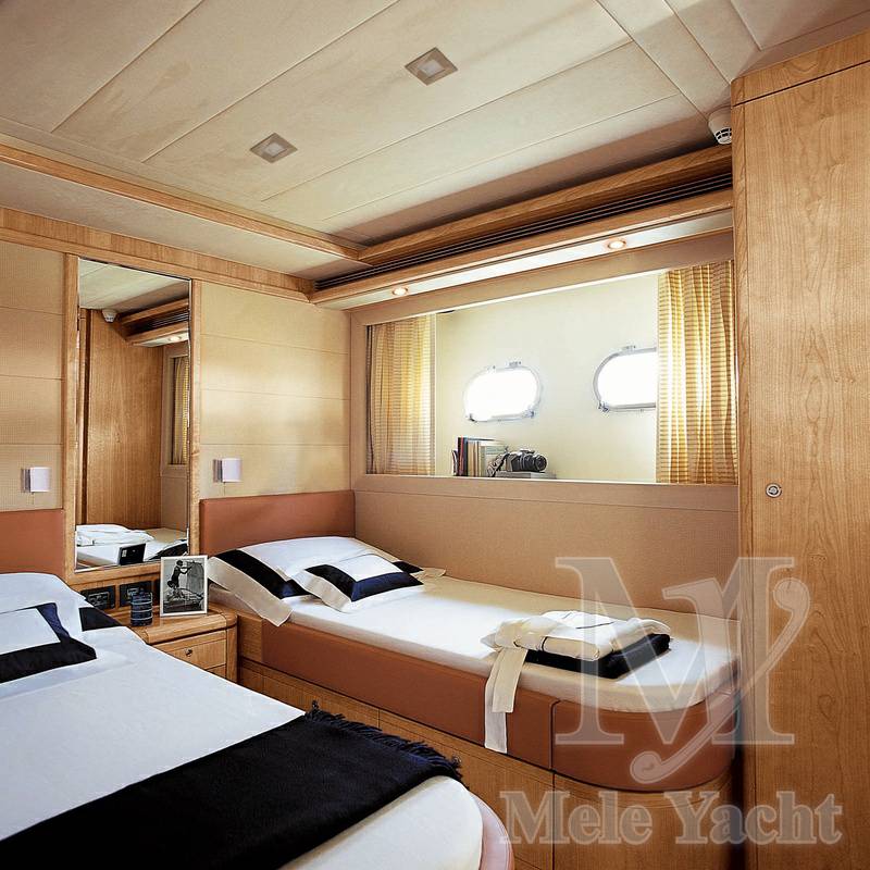 Ferretti 830 hard top