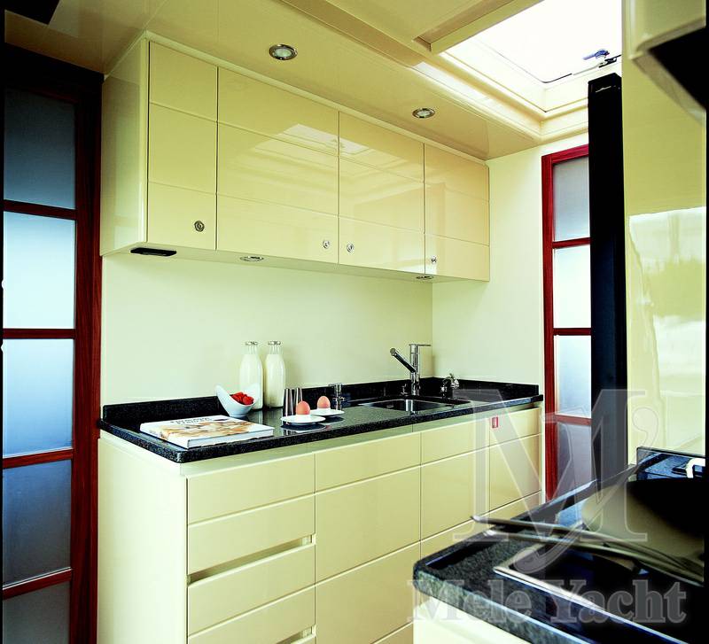 Ferretti 731