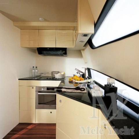 Ferretti yachts 681