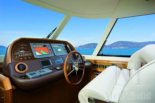 Mochi craft spa Dolphin 64 sun top